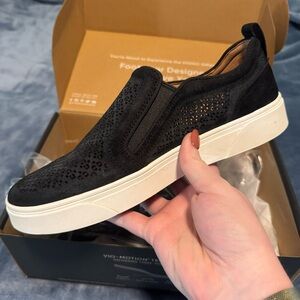 NIB Vionic Kimmie Perf Sneaker Black Suede Size 9.5